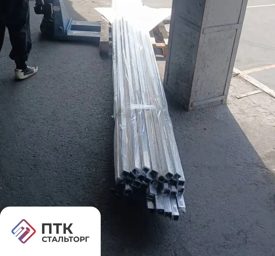 Труба нержавеющая квадратная 100х100х6 мм 08Х14МФ ГОСТ 8639-82